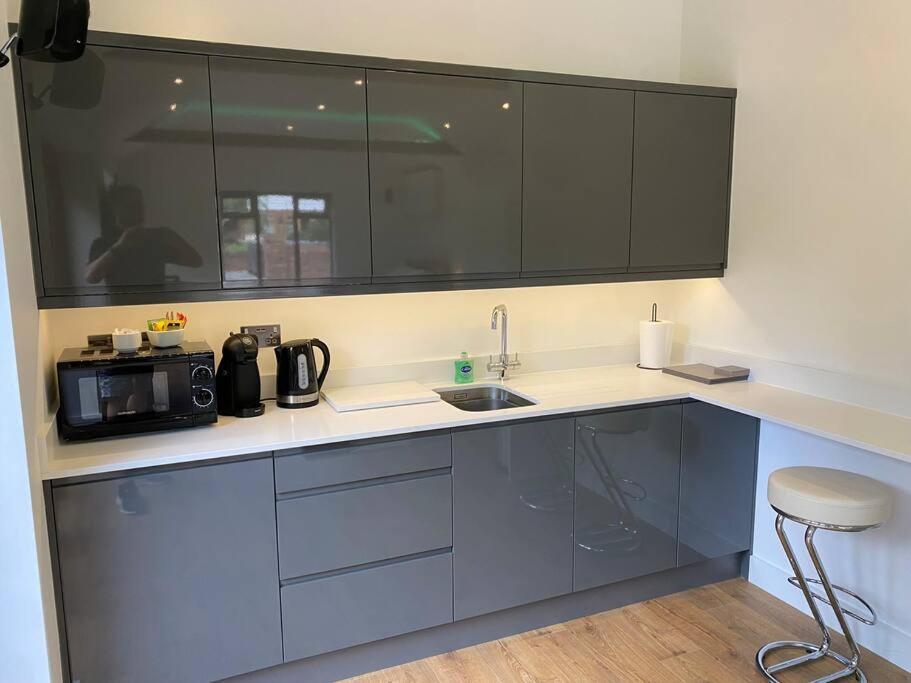 BirchangerStansted Airport Luxury Annexe With Parking.アパートメント エクステリア 写真