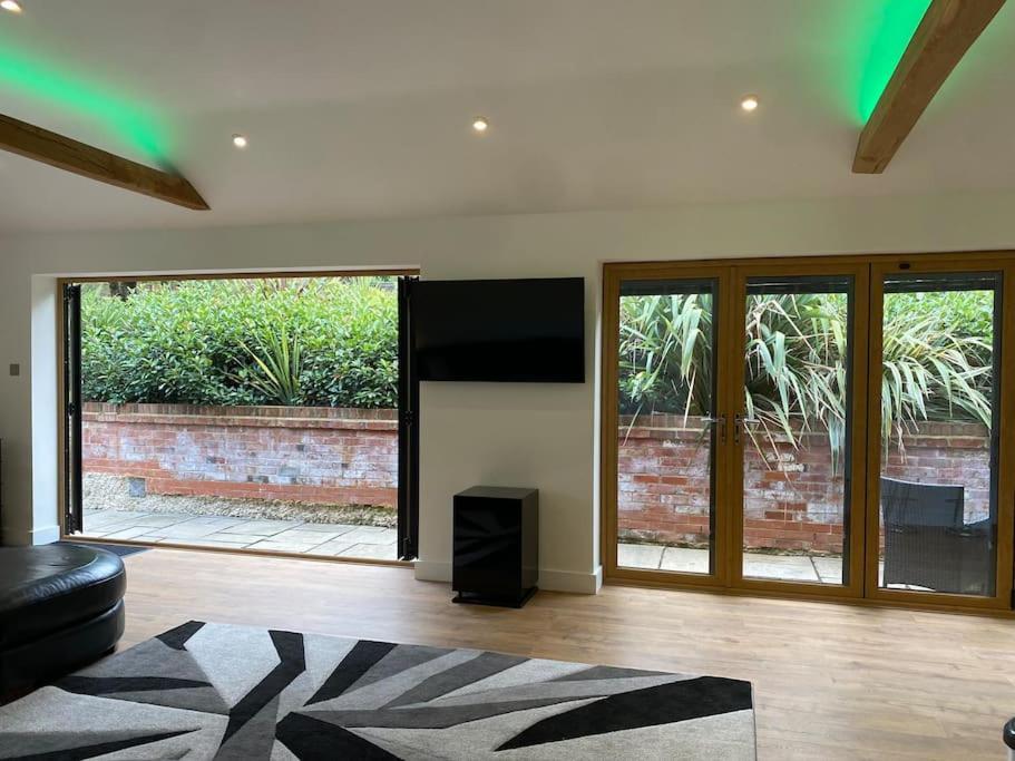 BirchangerStansted Airport Luxury Annexe With Parking.アパートメント エクステリア 写真
