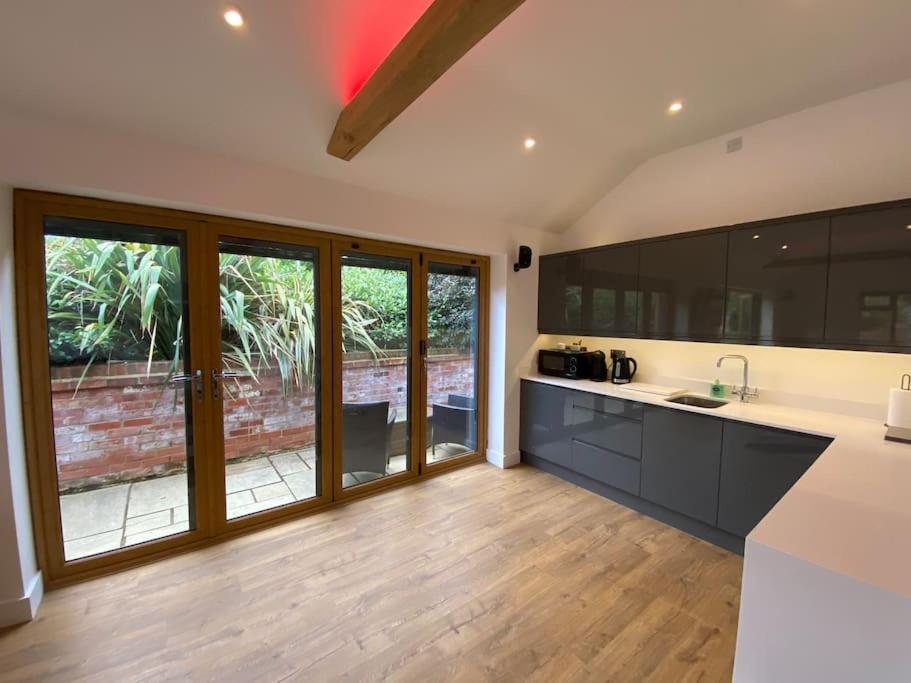 BirchangerStansted Airport Luxury Annexe With Parking.アパートメント エクステリア 写真