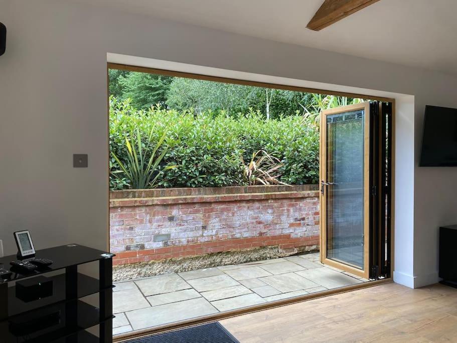 BirchangerStansted Airport Luxury Annexe With Parking.アパートメント エクステリア 写真