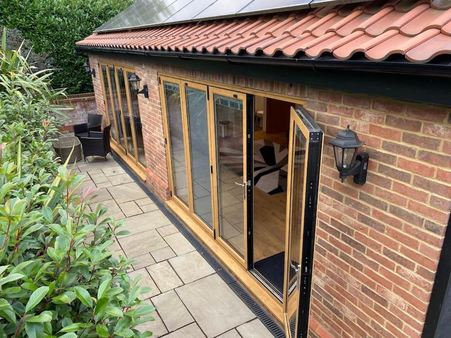 BirchangerStansted Airport Luxury Annexe With Parking.アパートメント エクステリア 写真