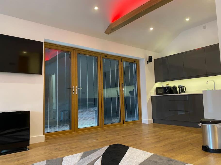 BirchangerStansted Airport Luxury Annexe With Parking.アパートメント エクステリア 写真