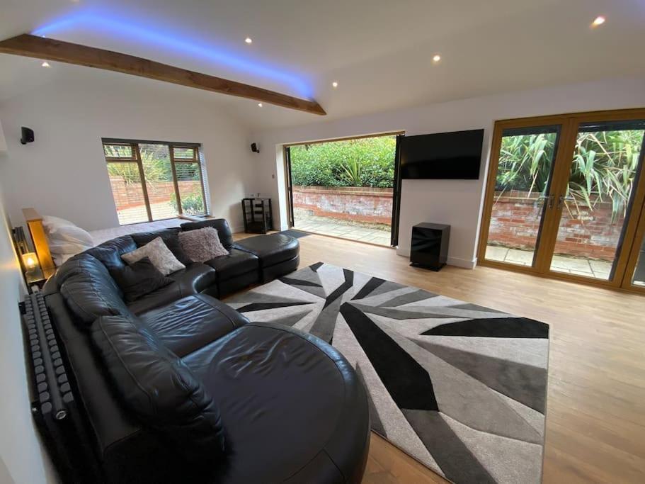 BirchangerStansted Airport Luxury Annexe With Parking.アパートメント エクステリア 写真
