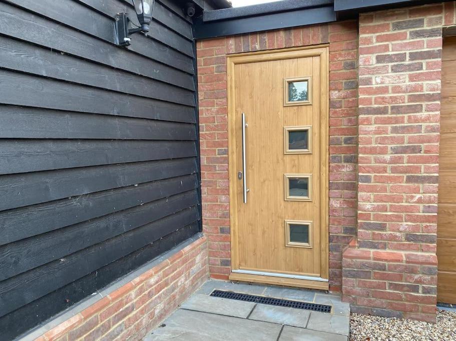 BirchangerStansted Airport Luxury Annexe With Parking.アパートメント エクステリア 写真